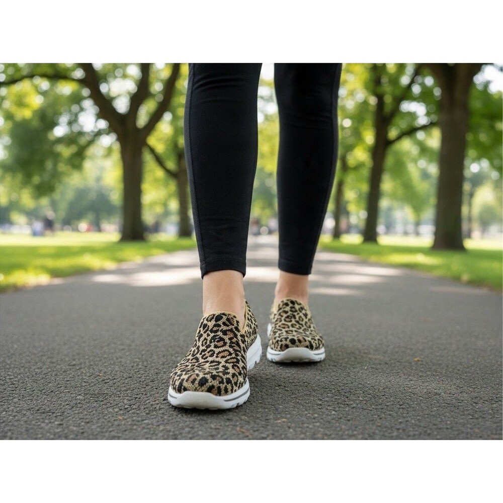 SKECHERS GOwalk Womens Sz 8 Shoes Leopard Print Memory Form Fit Slip On Sneakers